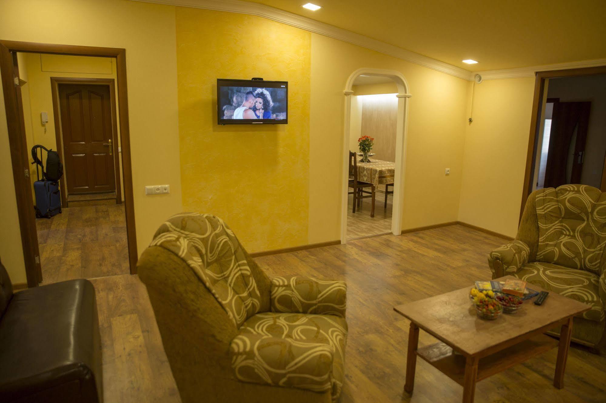 Your Hostel Yerevan Exterior foto