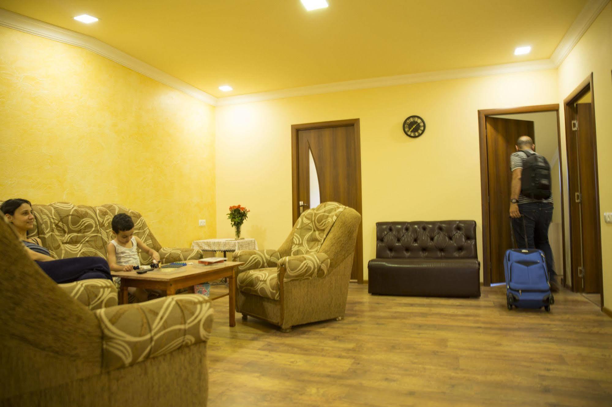 Your Hostel Yerevan Exterior foto